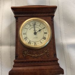 VINAGE ROGER LASCELLES CLOCKS OF QUARTZ CLOCK