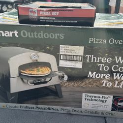 Cuisinart Outdoors Pizza Oven And Accessories