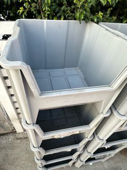 Stackable storage bin containers