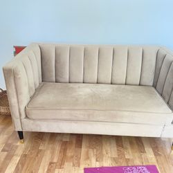 (Used) Leanna Channel Tufted Velvet Loveseat
