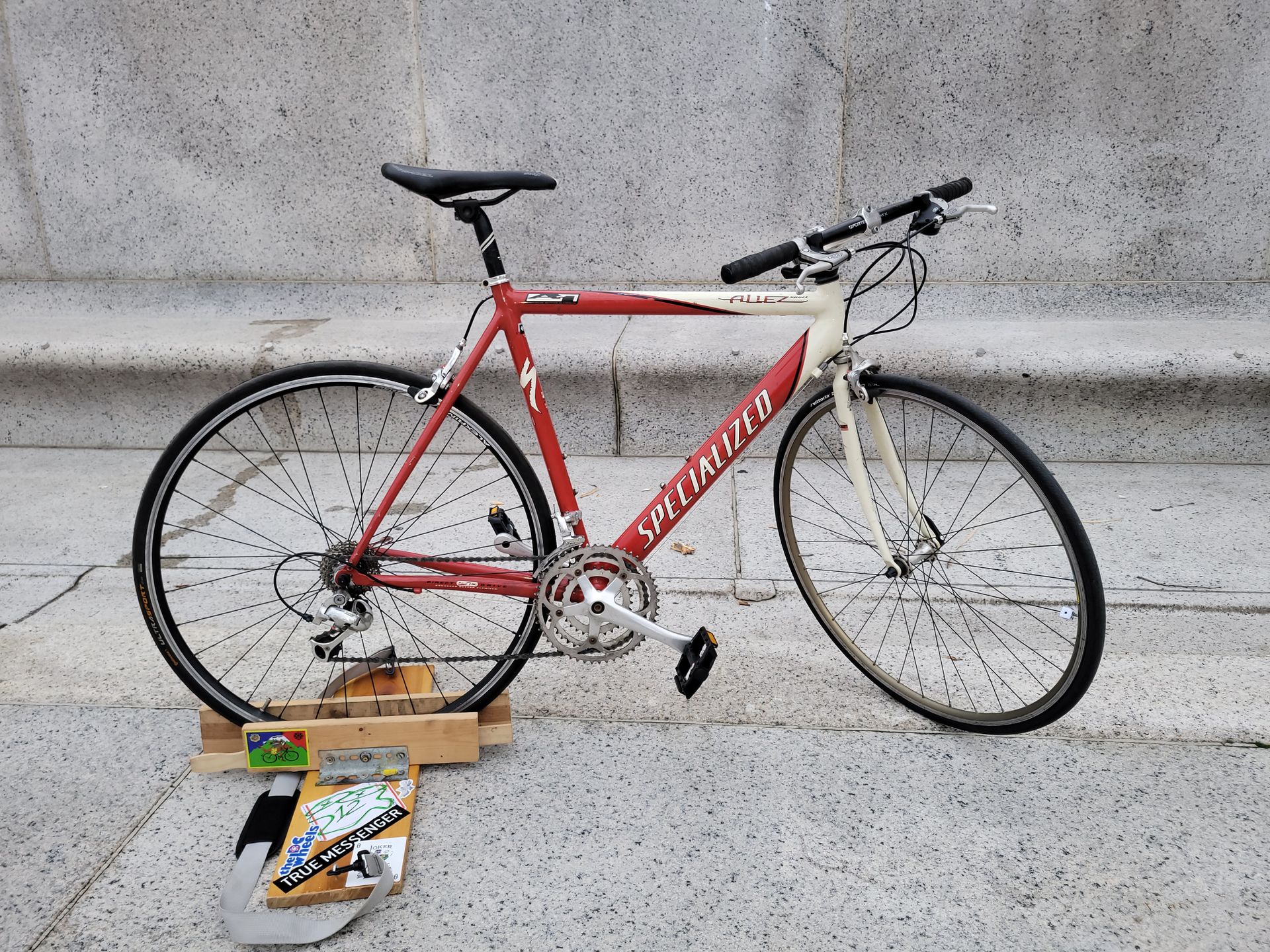 53cm Specialized Allez 27-Spd Road Bike w/Flat bars