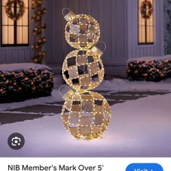 5' Stacked Ornament decor!  Brand new in the box / Pre lit/Gold with light motion capabilities!!!