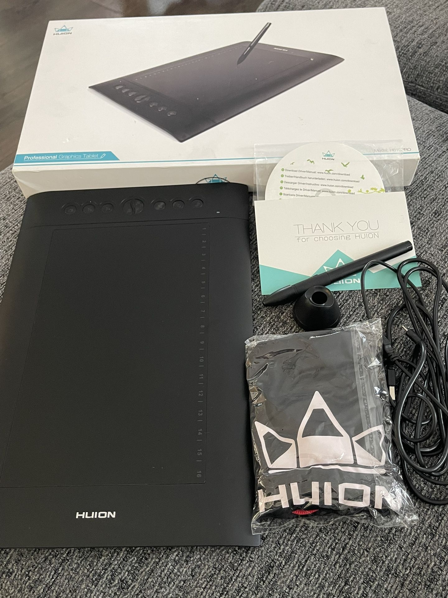 Huion H610 Pro V2 Graphic Drawing Table with Battery-Free Stylus - Black