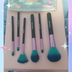 7 Piece Makeup Brushes W/ Sequin Bag