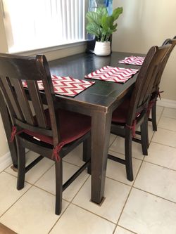 Table Comes With 6 Chairs