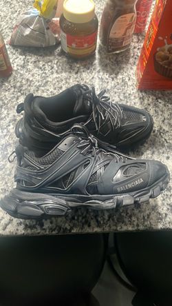 Balenciaga tracks size 41 real with box