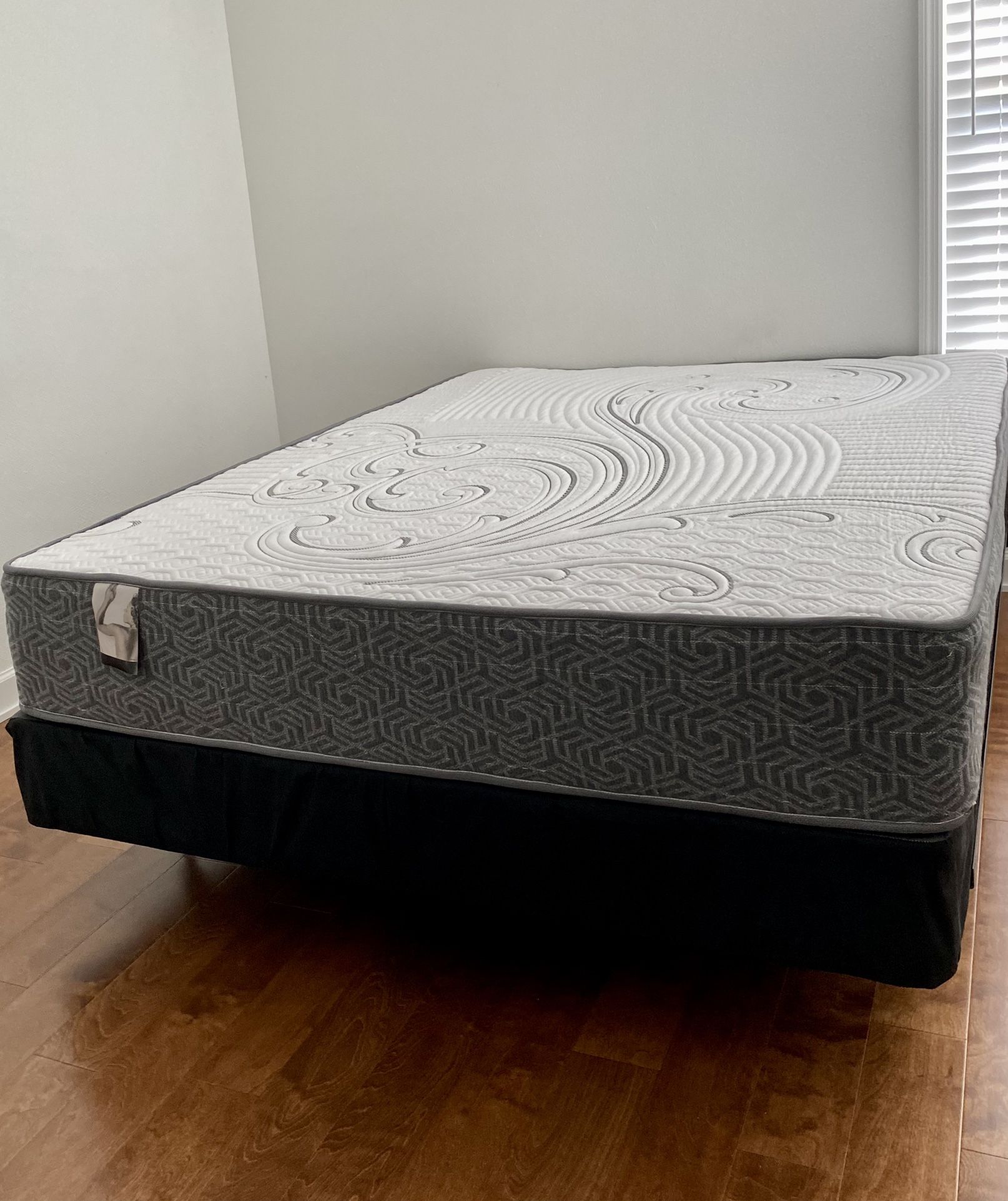 Queen Size Mattress 10 Inches With Box Springs And Metal Bed Frame High Quality Available All Size. Delivery Available