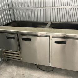 Sandwich Prep Table 