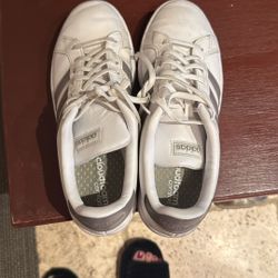 Women’s Adidas Athletic shoe 9.5