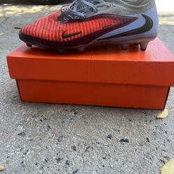 Nike Phantom Soccer Cleats