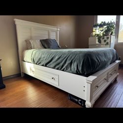 Queen Size Bedframe
