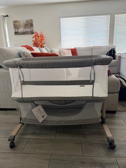 Baby Bassinet with Wheels and Mesh Sides