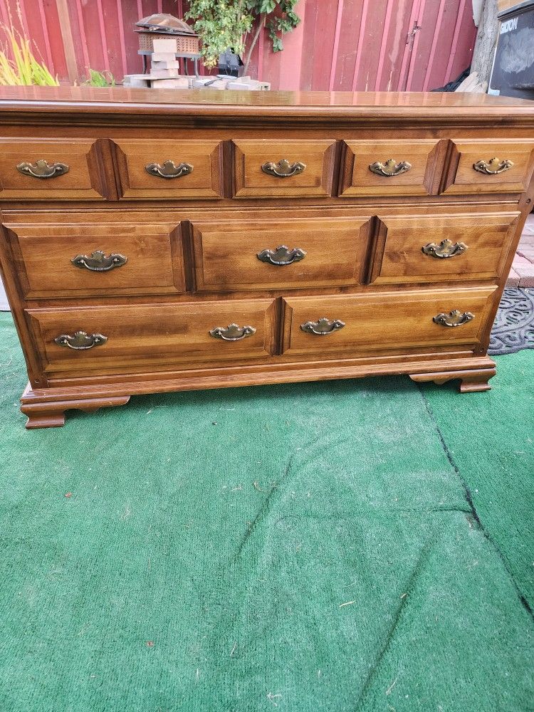 Dresser