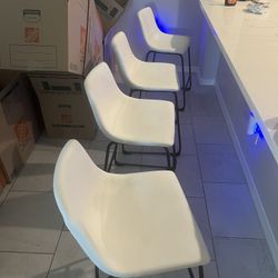  Modern White Counter-Height Stools (Set of 4)