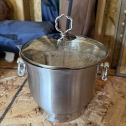 Ice bucket