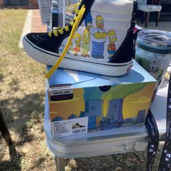 WOMENS SIZE 8.5 WOMENS   VANS 