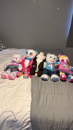 Build a Bear lot with clothes
