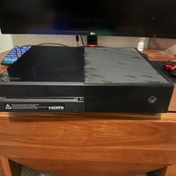 Xbox One With White Controller