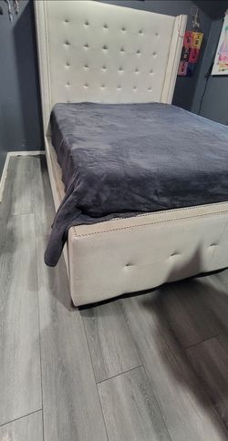 Queen Bed w/ mattress sold together