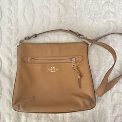 Authentic Coach Crossbody Leather Purse – Saddle Tan