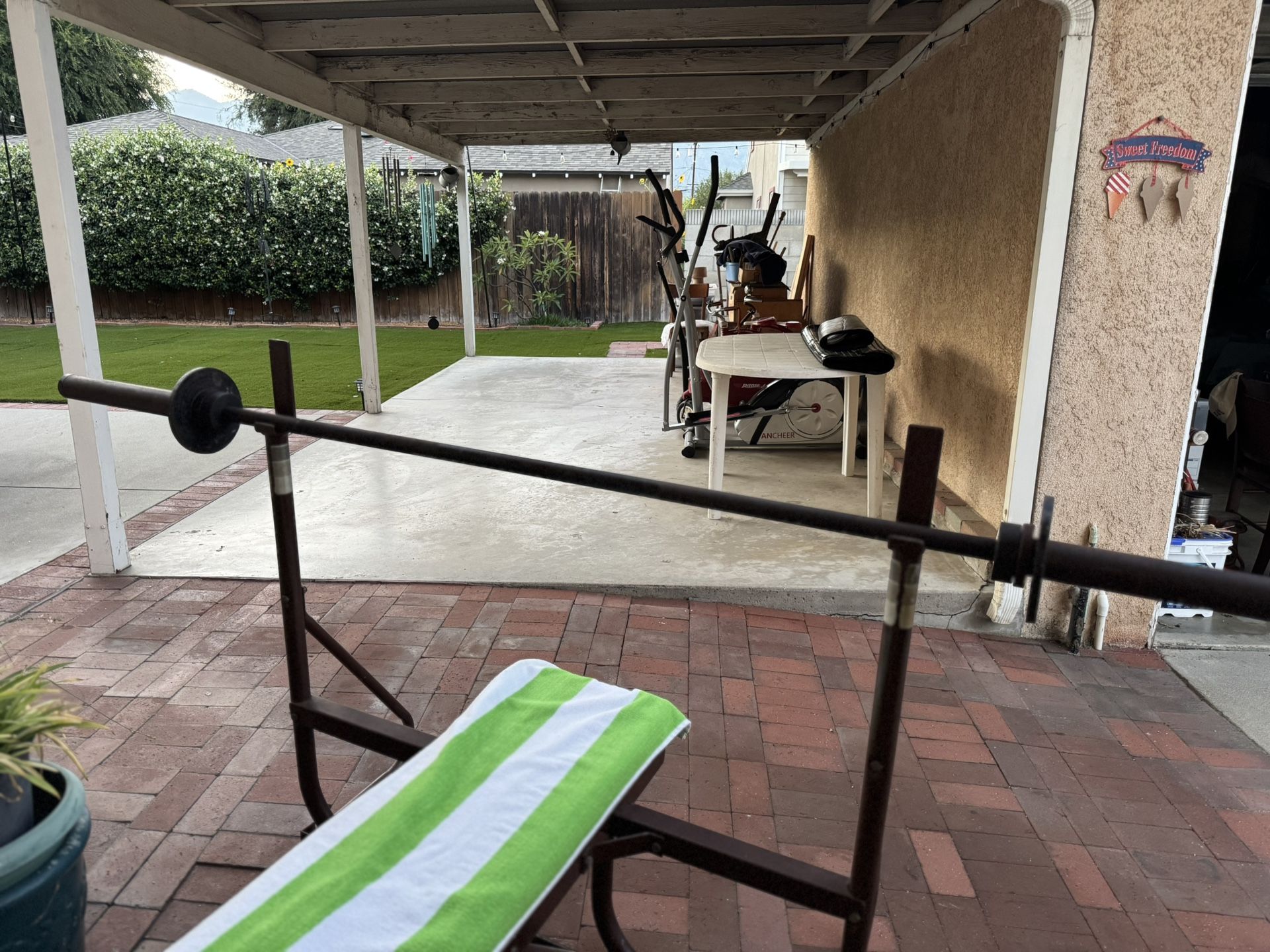 Weight Bench With Bar