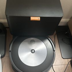 Roomba® j7+ Self-Emptying Robot Vacuum