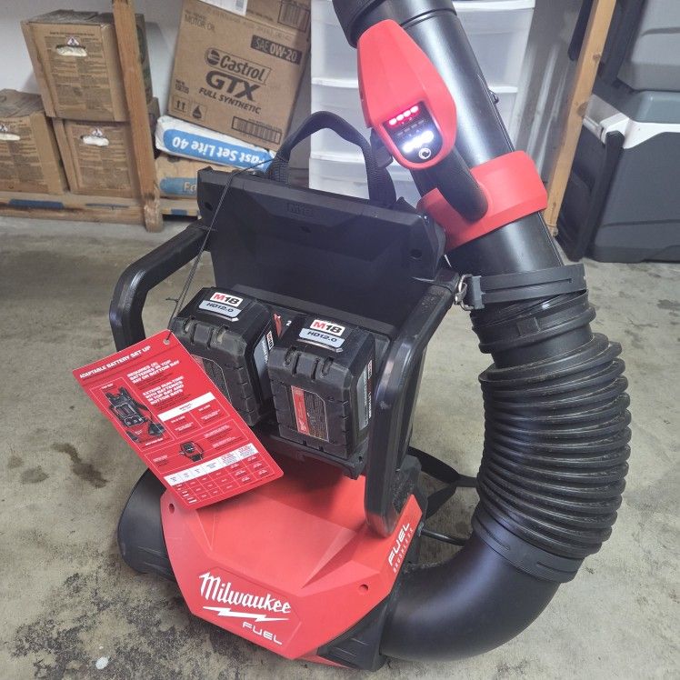 Milwaukee Blower With 2 Battery