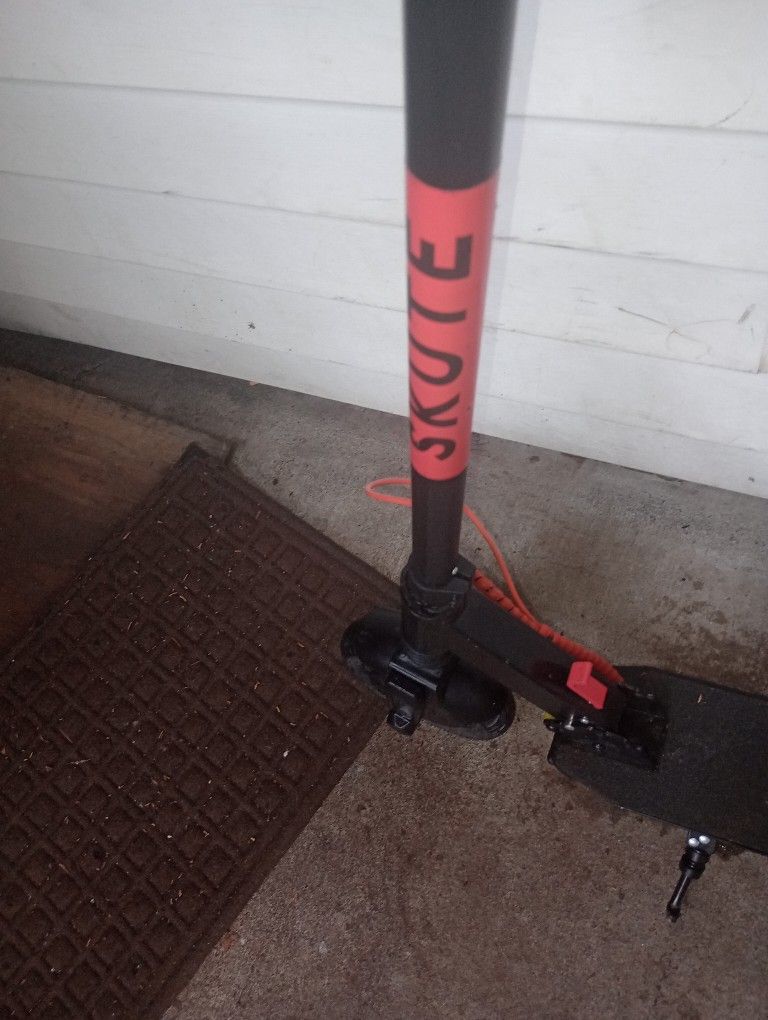 E Scooter Hyper Skute