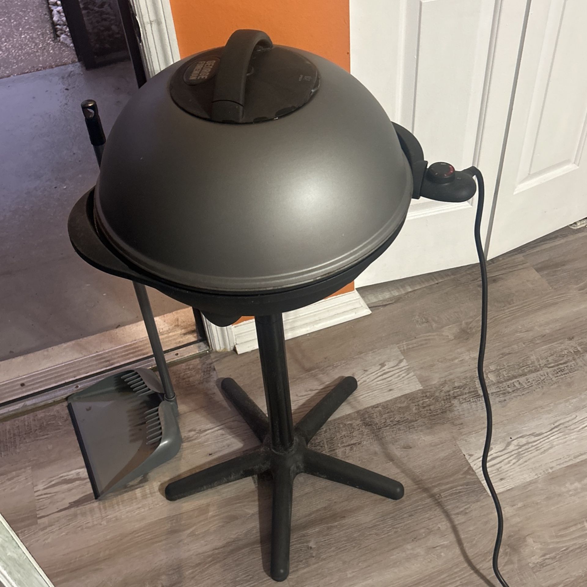 20$ Moving Sale Grill Is 4 Month old