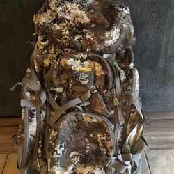 Cabelas multi day 2500-4000 cubic inch expandable hunting backpack