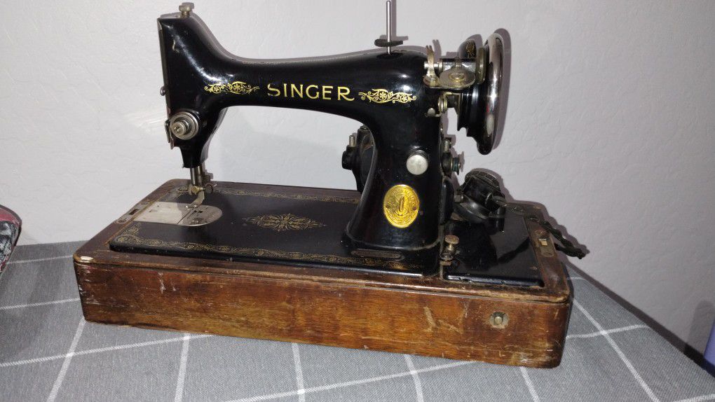 1920's Singer Sewing Machine 