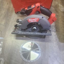 Milwaukee
M18 FUEL 18V Lithium-Ion Brushless Cordless 6-1/2 in. Circular Saw (Tool-Only)