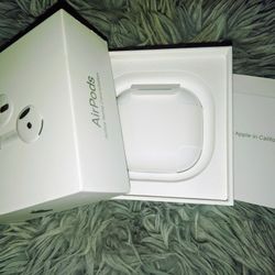 Apple Earpods (Noise Cancelling)