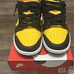 Men’s BLACK/UNIVERSITY GOLD DUNKS (9)