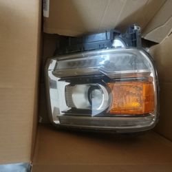 2017-19  GMC Sierra 2500 HD Right HEADLAMP