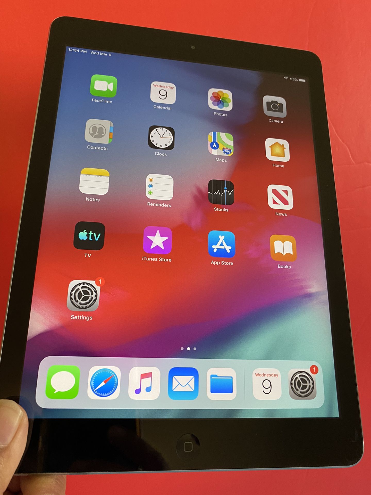 Apple IPad Air (9.7” Retina Display/ IOS 12 / Newer Than Ipad 4th