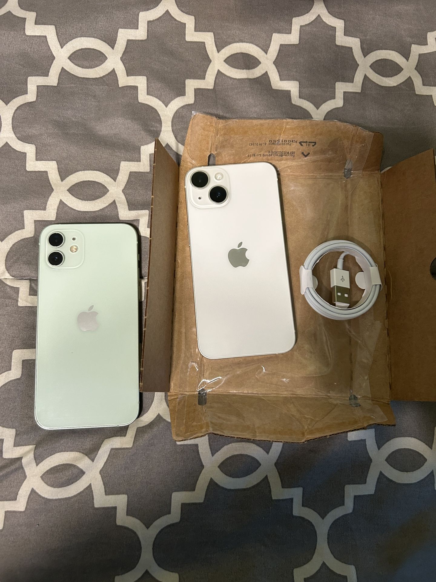 Apple iPhone 14 - 128 GB & iPhone 12 - 64gb Bundle