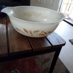 Large Unmarked Pyrex