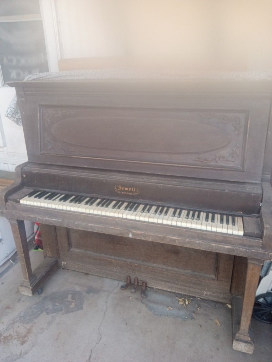 Jewell Upright Piano