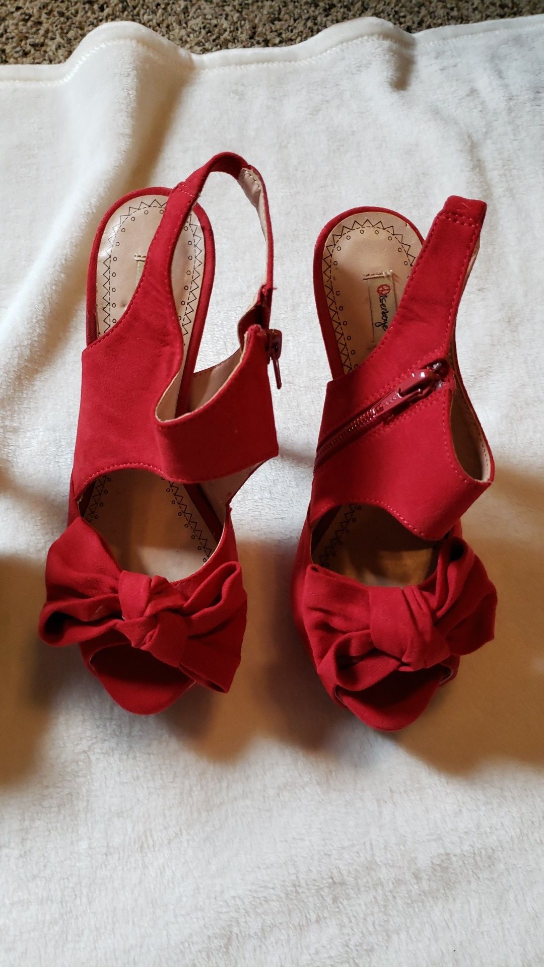 Heels size 6 black and red