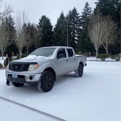 Luz encendida  debido Aque no trae catalizadores originales , pero Corre y conduce perfectamente,  ninguna falla Mecanica ,  stickers vigentes , puede