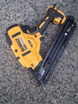 Dewalt DCN650 15ga angle finish nailer. Vary Good Condicion. Tool . Four pick up fremont sea. No low ball off please. No trades. Yes I have it please 