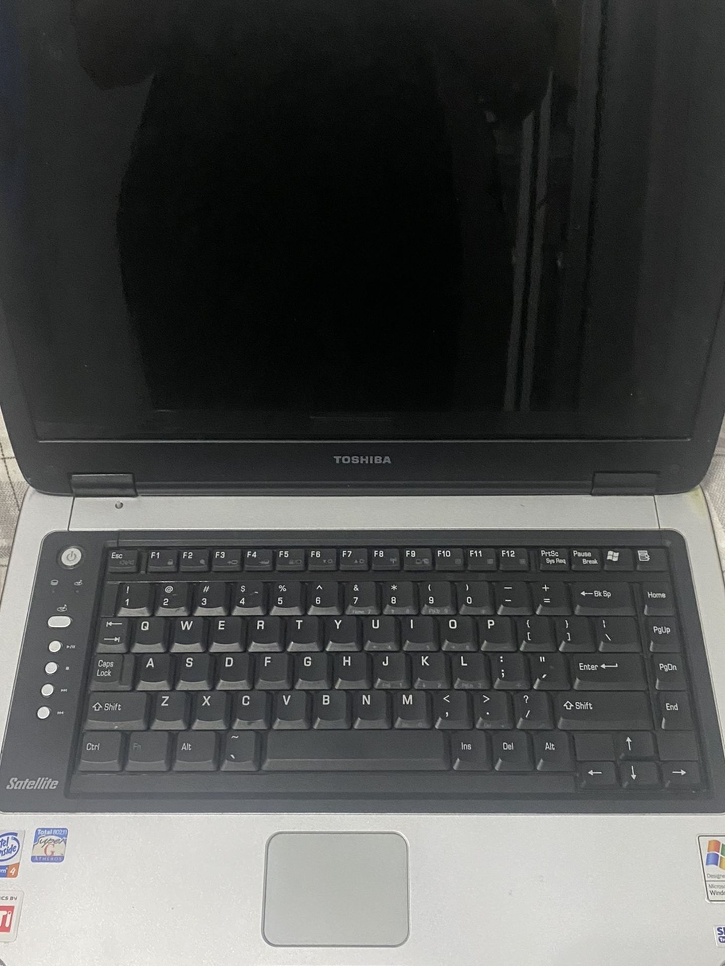 TOSHIBA Laptop 19 Inch . For Part . Pick Up Only Cash .