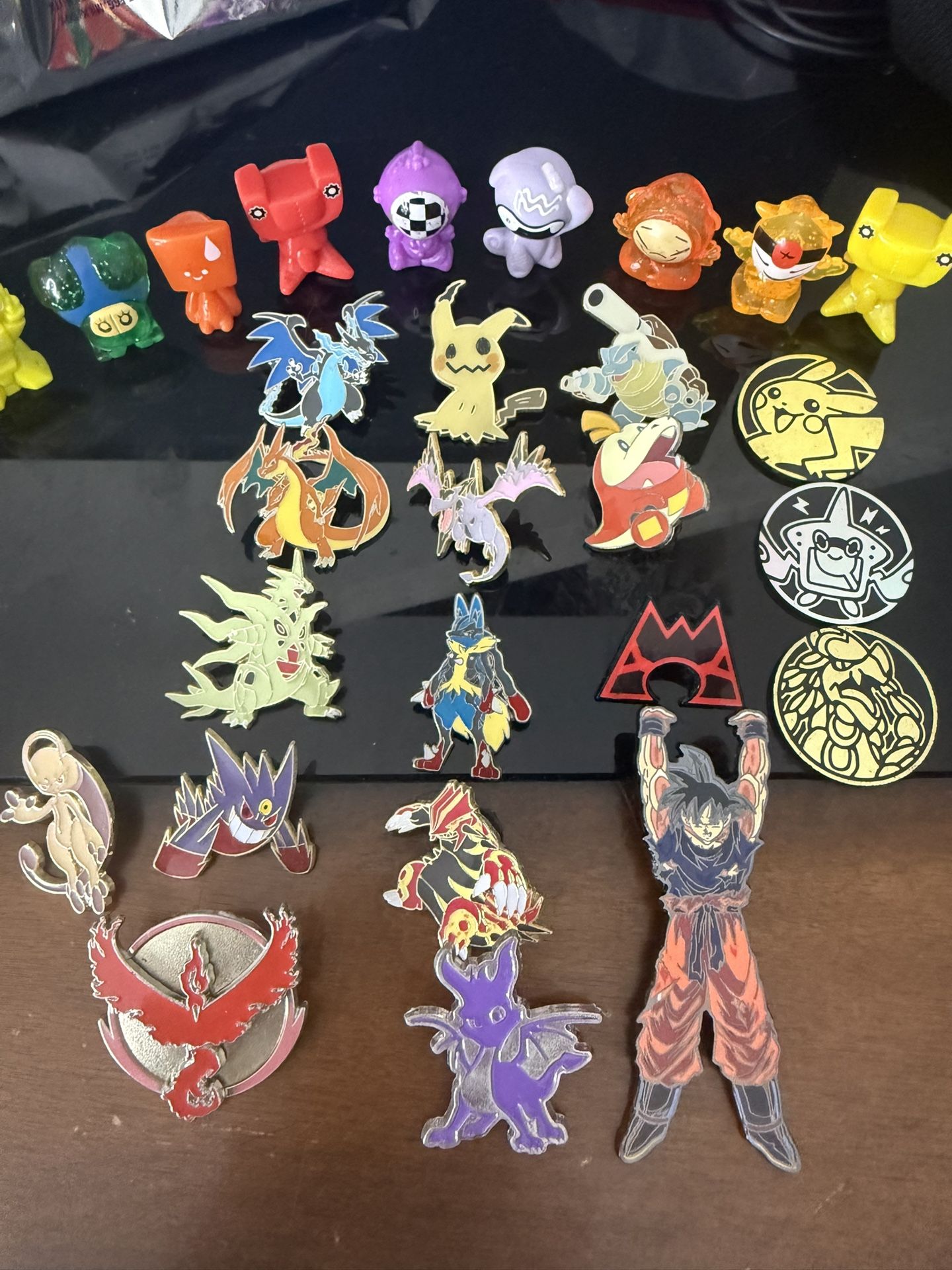Pokémon Pins Coins And Collectible Figurines