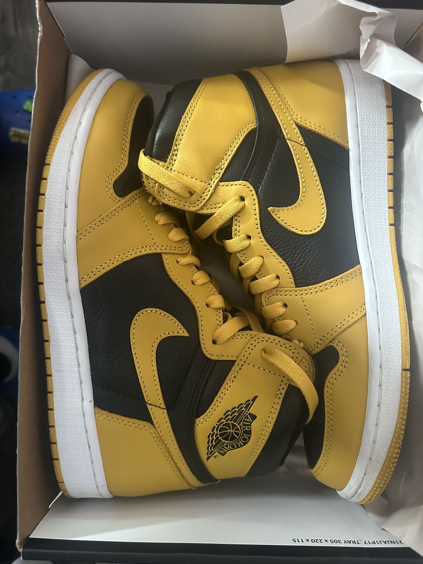 Nike air Jordan Retro 1 “Pollen” 🚨Price negotiable!!! Let’s make a deal🚨