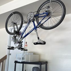 Woman’s Giant Sedona  Ax Mountain Trail Bike