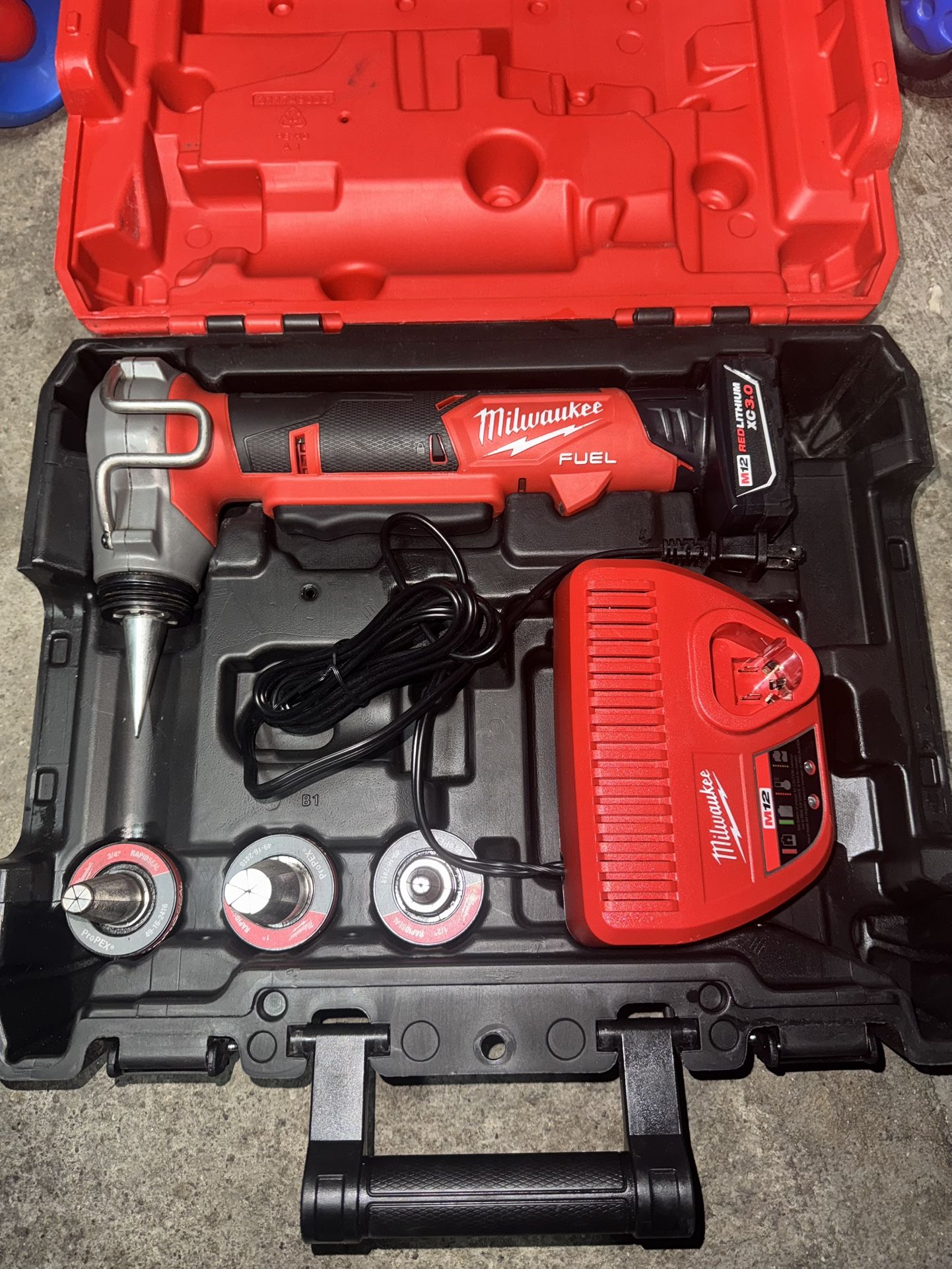 Máquina De PEX MILWAUKEE FUEL