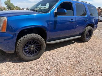 GMC 4/4 Yukon  cleaning  one owner