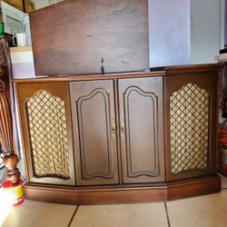 Zenith Console Radio