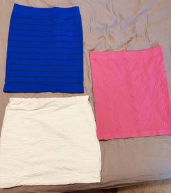 3 skirts size “M”